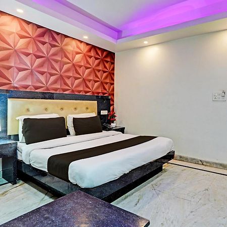 Отель Collection O Noida Saffron Экстерьер фото