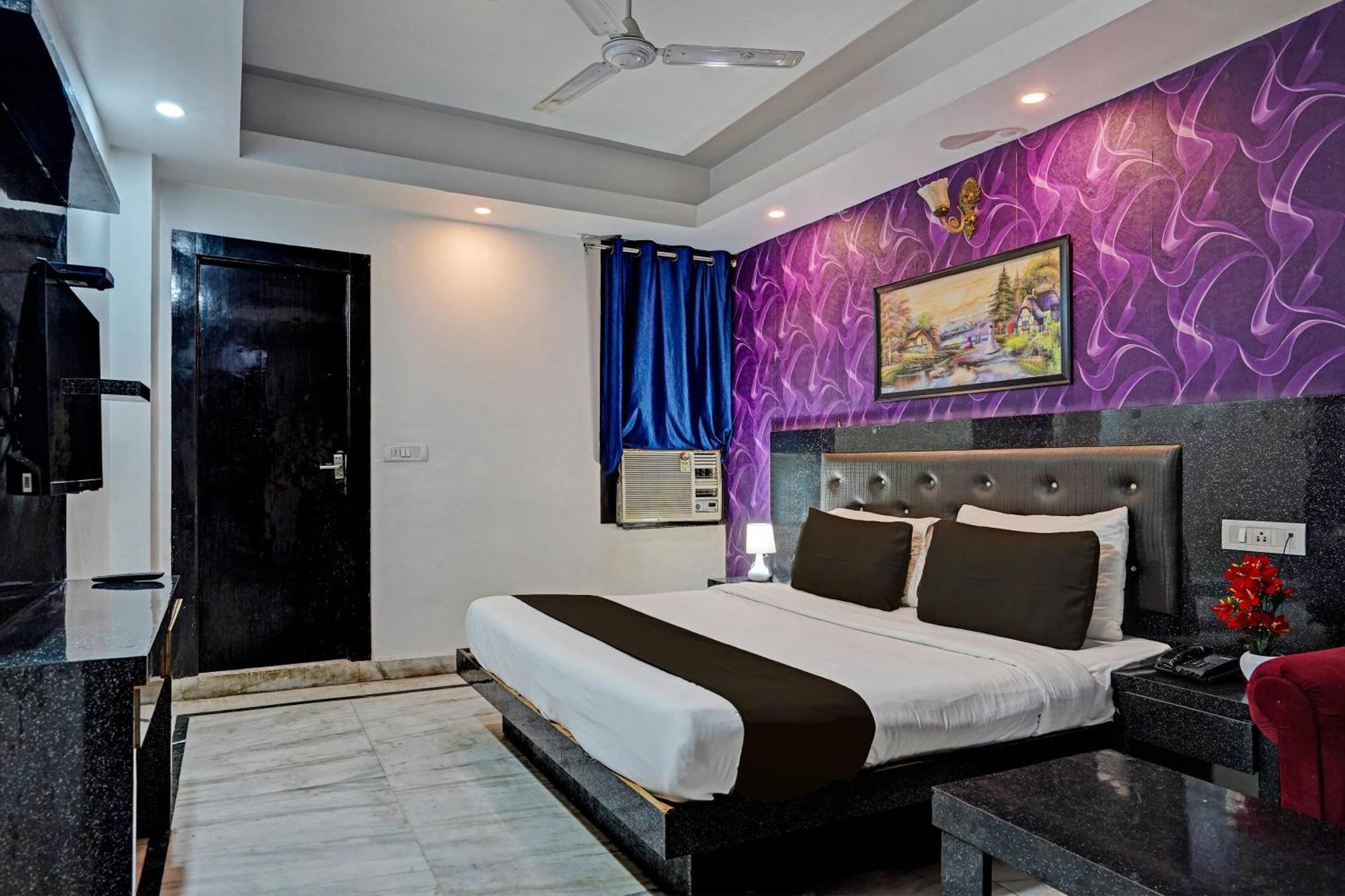 Отель Collection O Noida Saffron Экстерьер фото