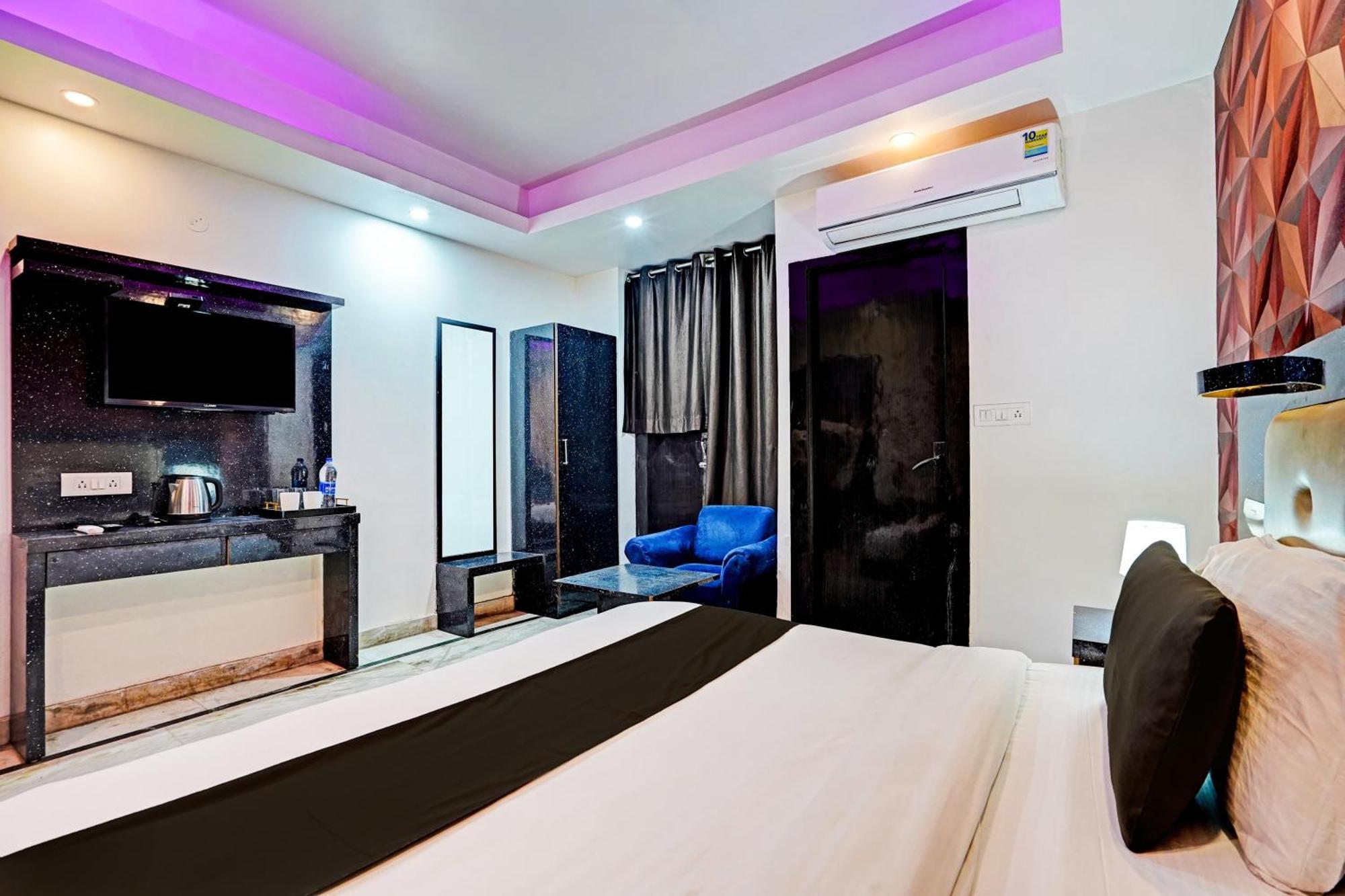 Отель Collection O Noida Saffron Экстерьер фото