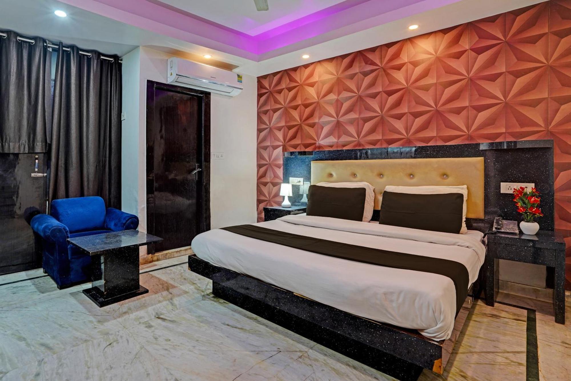 Отель Collection O Noida Saffron Экстерьер фото