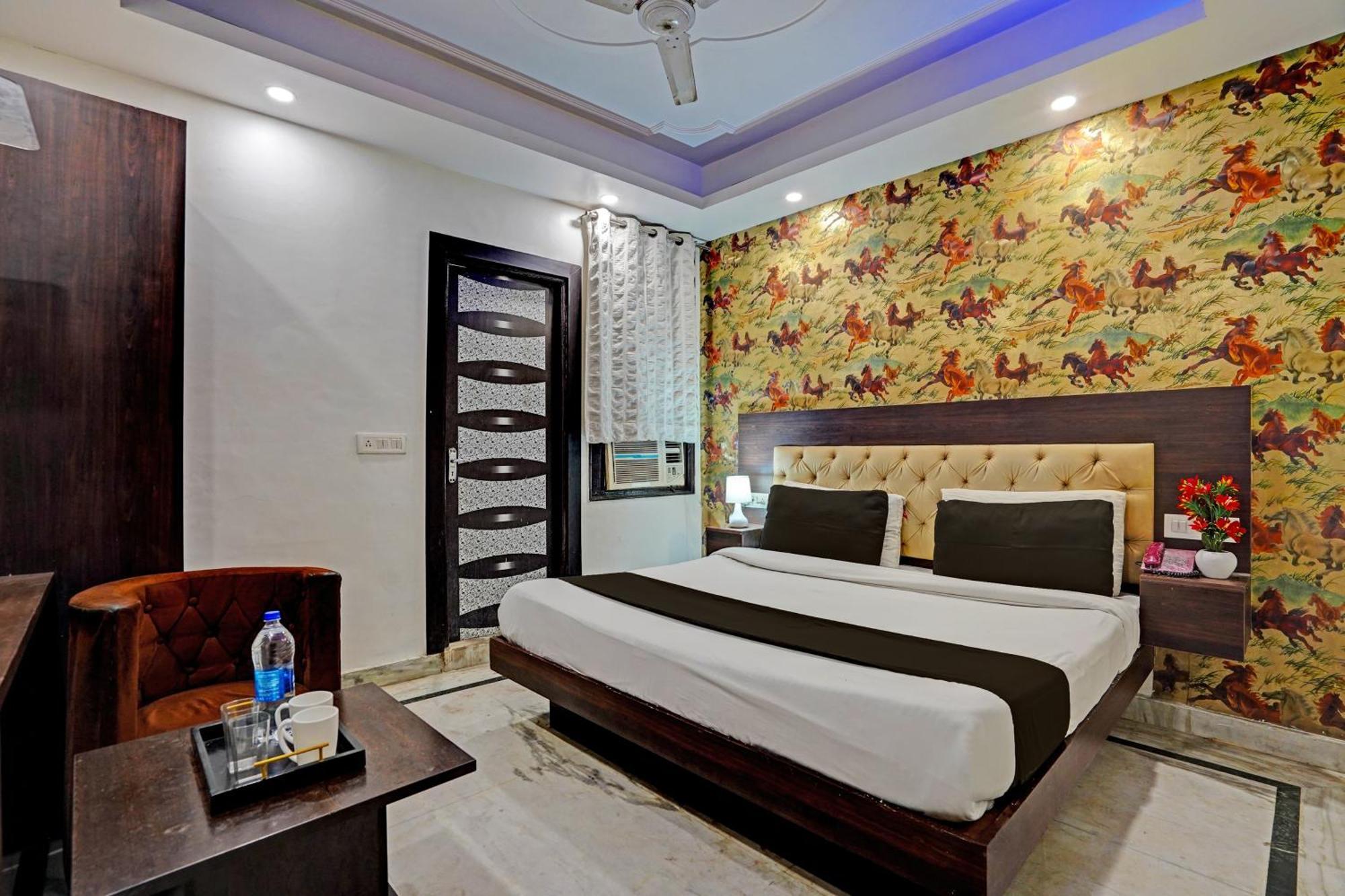 Отель Collection O Noida Saffron Экстерьер фото