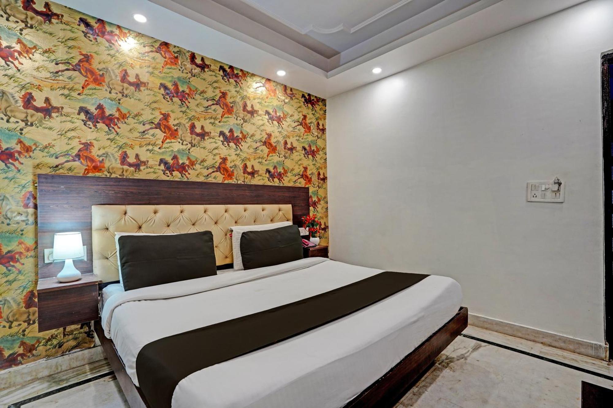 Отель Collection O Noida Saffron Экстерьер фото