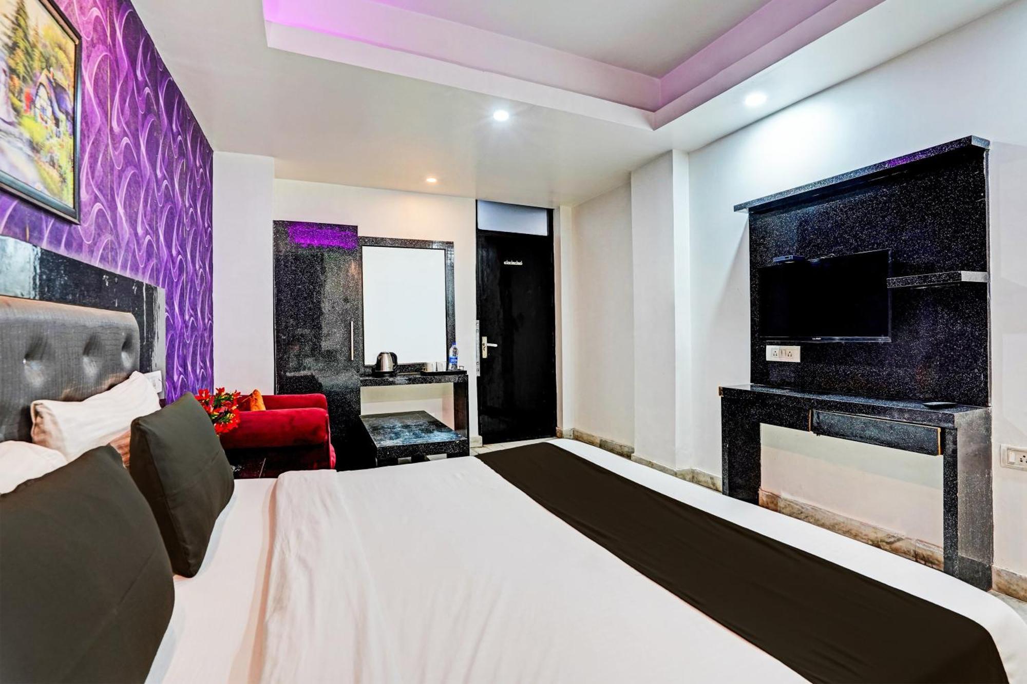 Отель Collection O Noida Saffron Экстерьер фото