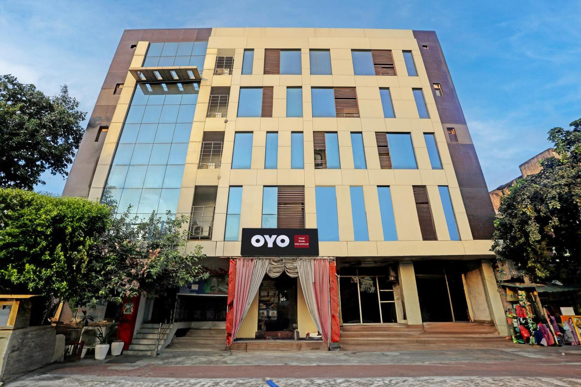 Отель Collection O Noida Saffron Экстерьер фото