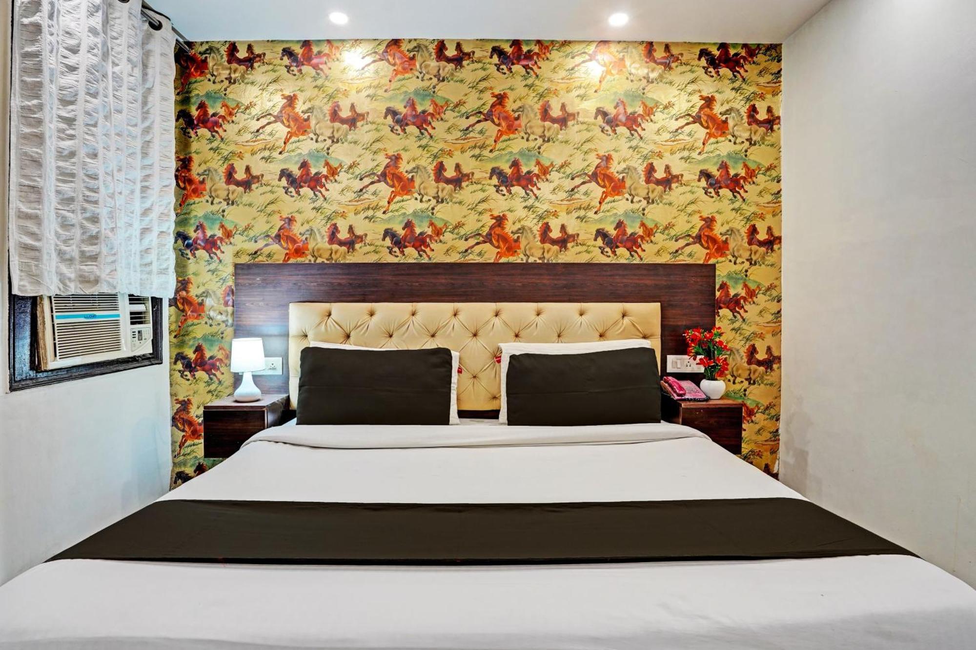 Отель Collection O Noida Saffron Экстерьер фото