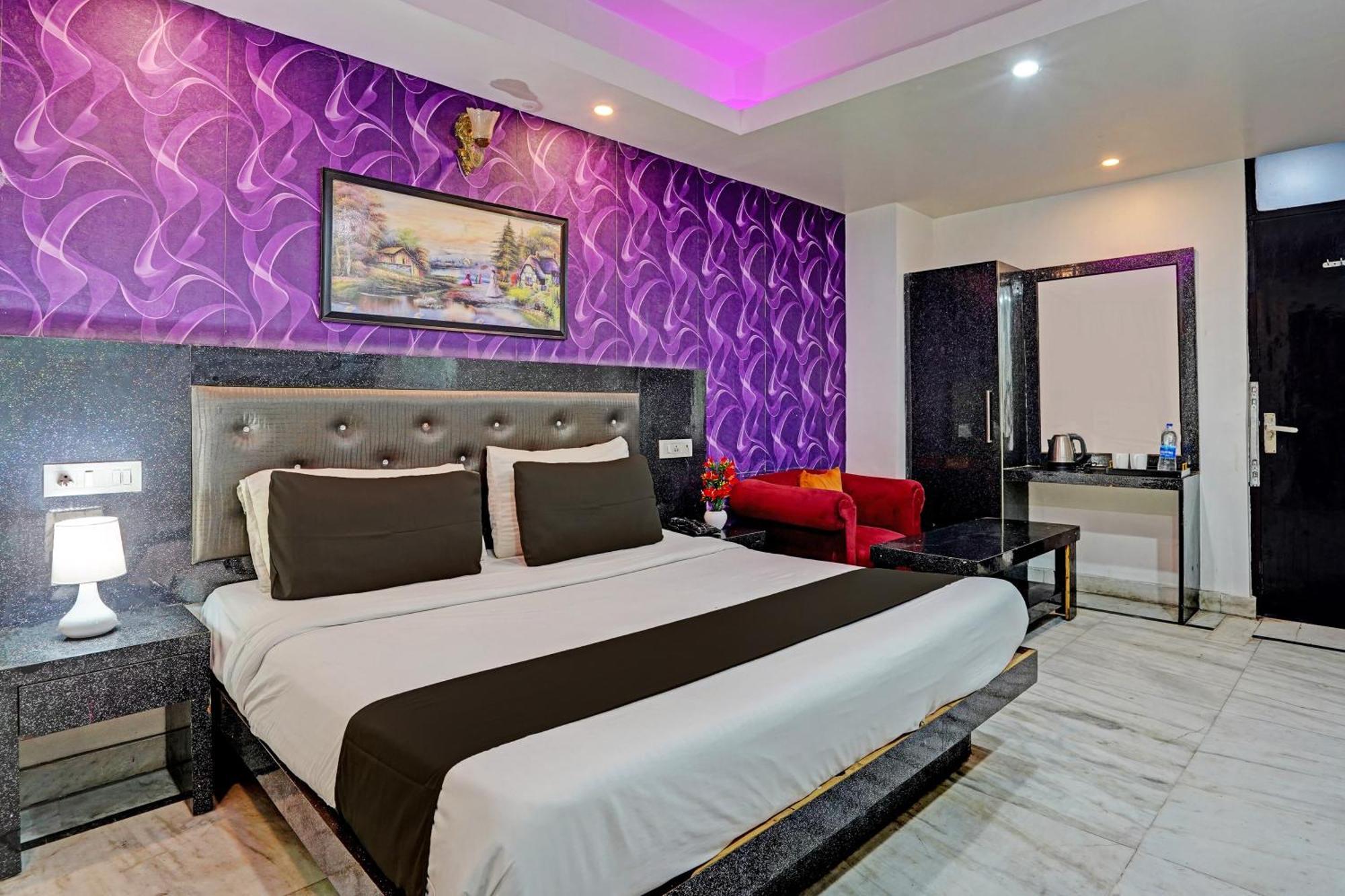 Отель Collection O Noida Saffron Экстерьер фото
