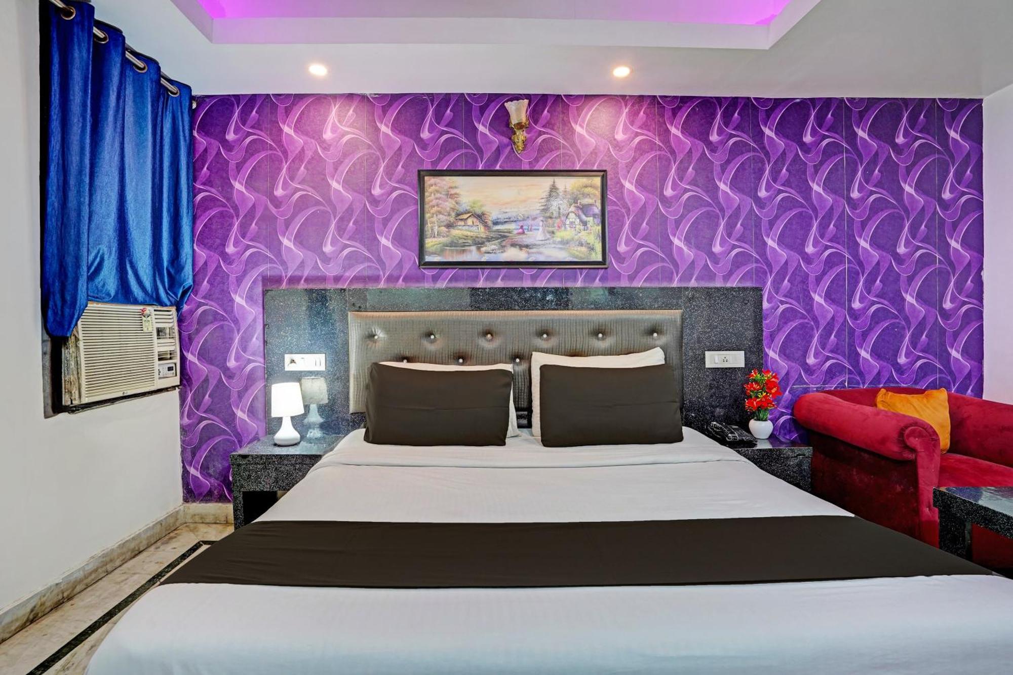 Отель Collection O Noida Saffron Экстерьер фото